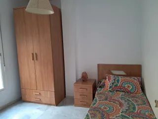 Cabecero,mesita de noche y armario