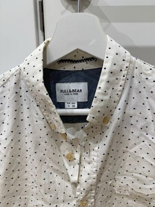 Camisa Pull&Bear blanca lunares hombre talla S