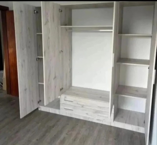 Armario de madera beige y gris