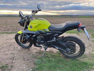 Moto 125cc Naked Amarillo