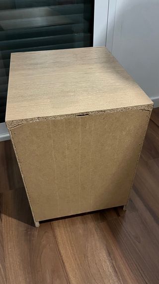 Mesita de noche de madera