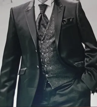 Traje de Novio Negro y Plateado con complementos