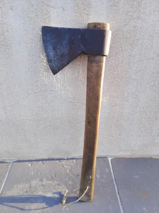 Hacha antigua.