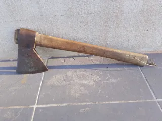Hacha antigua.