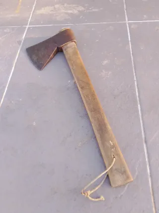 Hacha antigua.