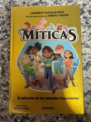 Libros 1 y 2 de la colección “Míticas”