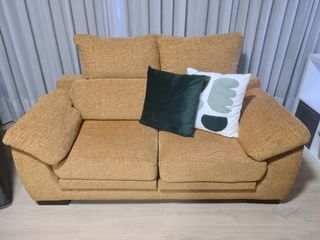 Dos sofás de tela