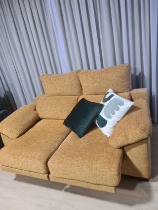 Dos sofás de tela