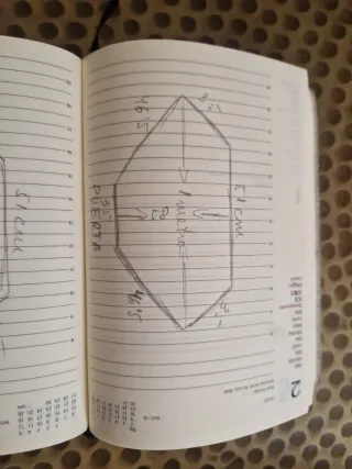 Armario esquinero blanco con puerta de cristal