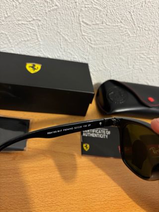 Gafas Ray-Ban Ferrari Negras Rojas