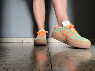 Adidas Gazelle Deportivas Verde y Naranja.