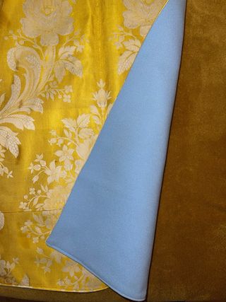 Saya antigua para Virgen