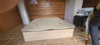 Canapé beige de madera