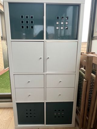 Estantería modular blanca y verde