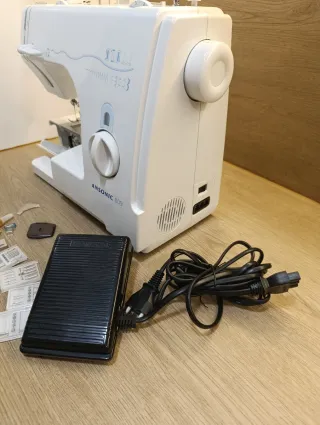 Máquina de coser Ansonic 809