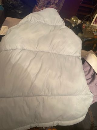 Chaleco acolchado azul celeste sin mangas