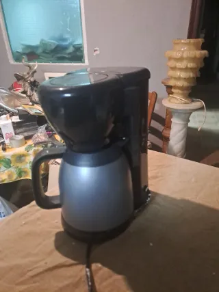 Cafetera Negra con Jarra Térmica