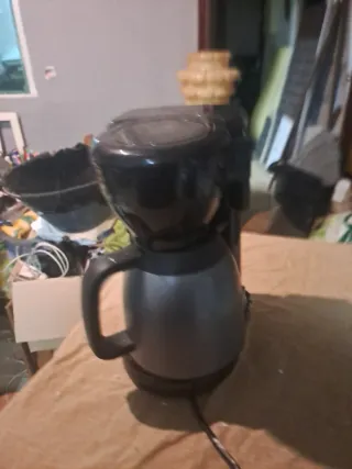 Cafetera Negra con Jarra Térmica