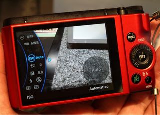 Cámara Digital Casio EX-ZR1000 Roja