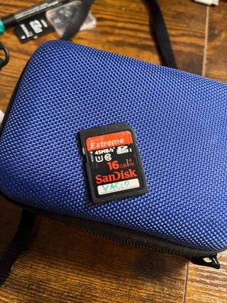 Cámara Digital Casio EX-ZR1000 Roja