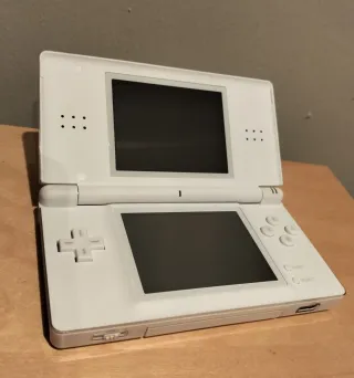 Nintendo DS Blanca + 2 Brain Training