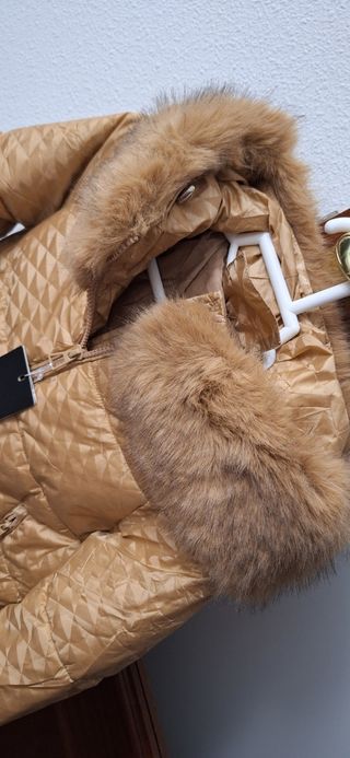 Chaqueta acolchada color camel