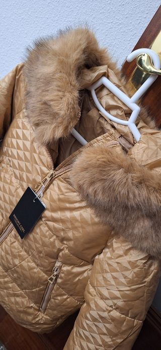 Chaqueta acolchada color camel