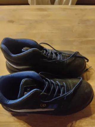 Zapatos de seguridad negros y azules