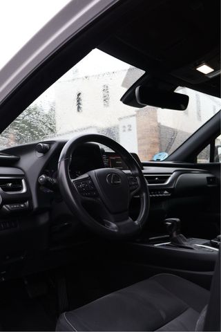 Lexus UX 250H PREMIUM 25.000