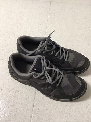 Zapatillas Decathlon Talla 41 Gris usadas una vez