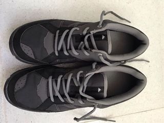 Zapatillas Decathlon Talla 41 Gris usadas una vez
