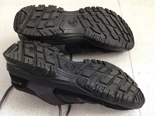 Zapatillas Decathlon Talla 41 Gris usadas una vez