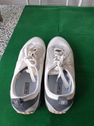 Zapatillas Munich grises y blancas