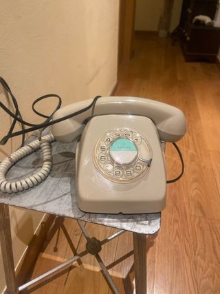Teléfono antiguo beige