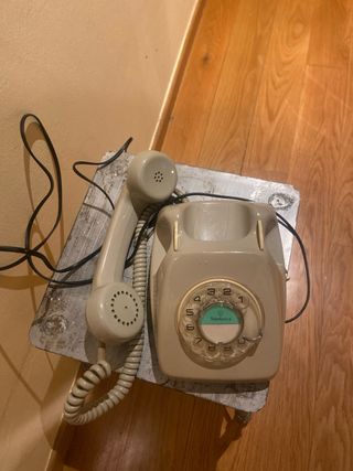 Teléfono antiguo beige