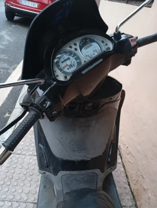 Piaggio Beverly 500 Maxi Scooter