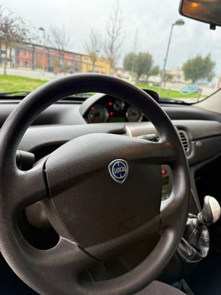Lancia Ypsilon 1.4 Gasolina