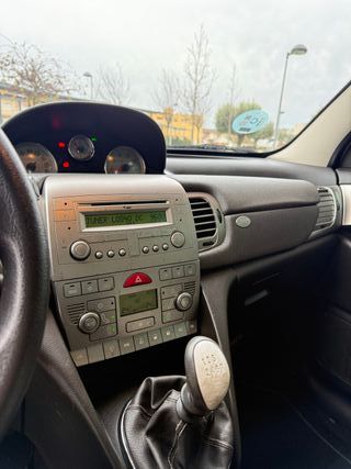 Lancia Ypsilon 1.4 Gasolina