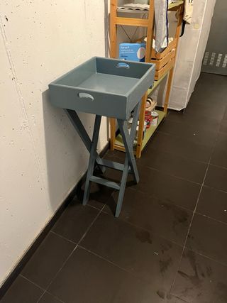 Mesita camarera plegable pintada en azul rey