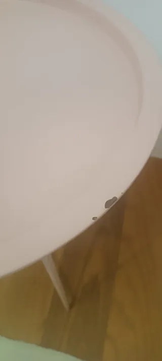 Mesa auxiliar redonda rosa