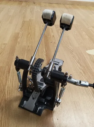 Pedal doble bombo Millenium