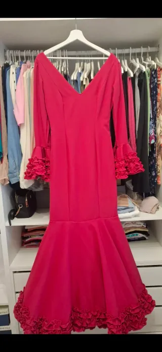 Traje de flamenca rosa con volantes