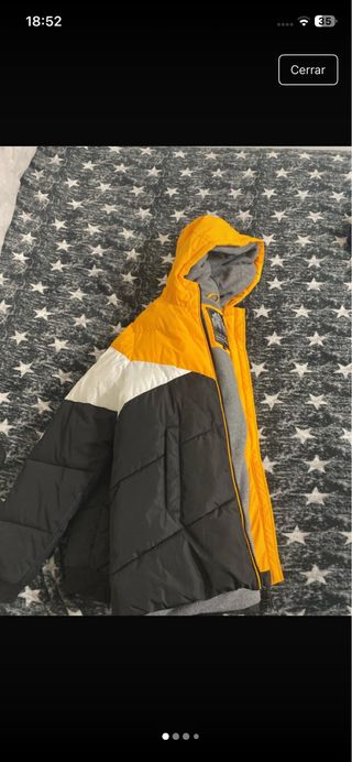 Chaquetón acolchado negro y amarillo