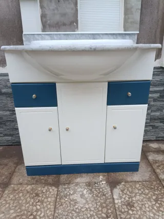 Mueble de baño con lavabo de mármol