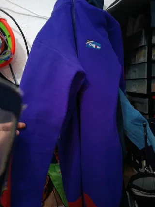 Ropa deportiva de espeleología