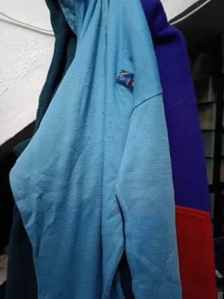 Ropa deportiva de espeleología