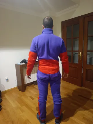 Ropa deportiva de espeleología