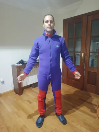 Ropa deportiva de espeleología