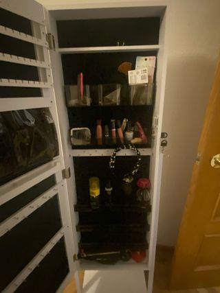 Espejo de pie con cajón y ruedas