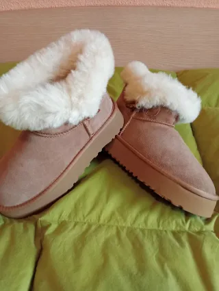 Botas UGG Mini Plataforma Camel Talla 40